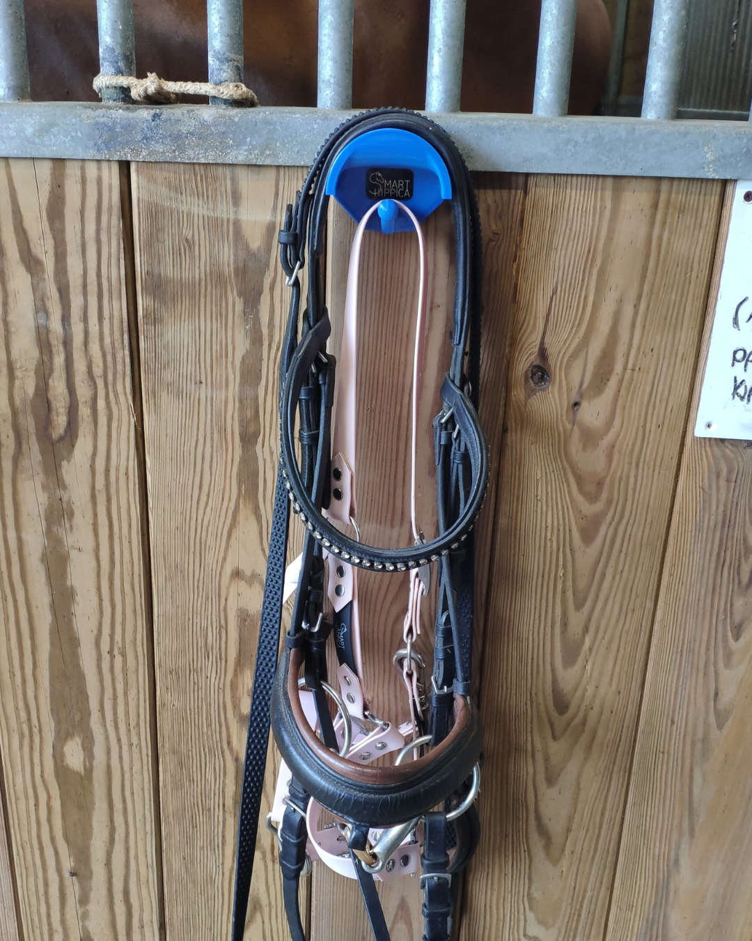 SmartHitch Duo - magnetyczny uchwyt stajenny z dodatkowym haczykiem - obrazek 2